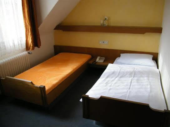 Gaestehaus Ruh - Non-Smoking Freiburg im Breisgau Exterior foto